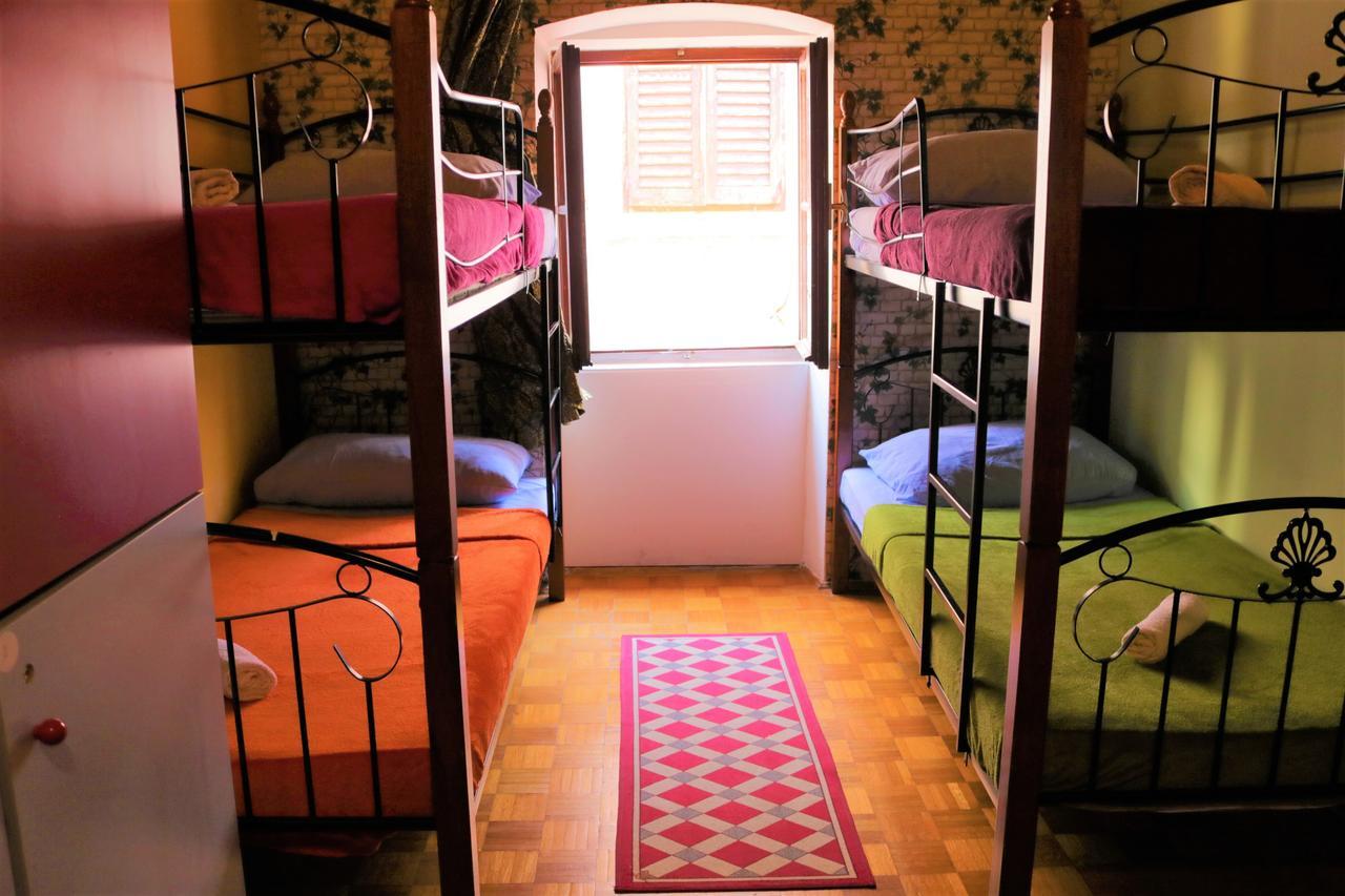 Hostel Alma 2 ポレッチ エクステリア 写真